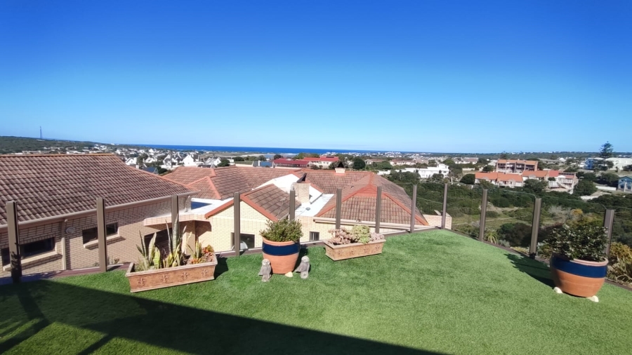 6 Bedroom Property for Sale in Stilbaai Wes Western Cape